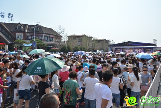 邯鄲碧桂園翡翠郡示范區(qū)開放當(dāng)天人氣爆棚