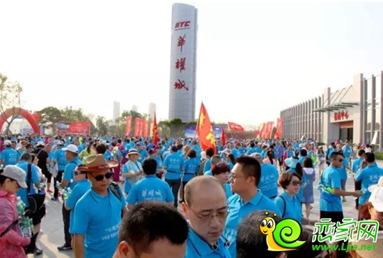 健步走愛好者聚集華耀城廣場