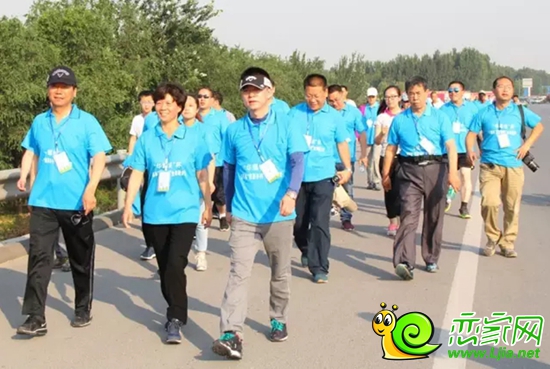 領(lǐng)導(dǎo)們親身體驗(yàn)12公里健步走