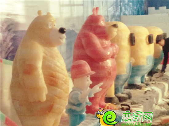 冰雕展上精美的各種卡通人物