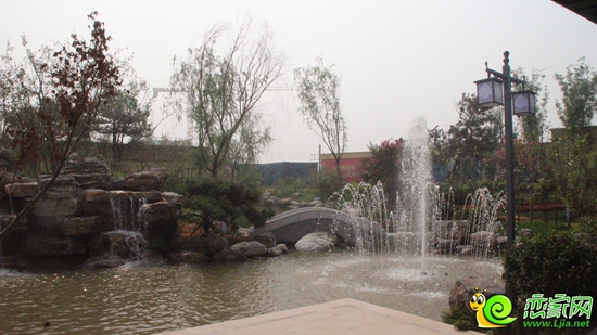 樣板間園林湖中噴泉