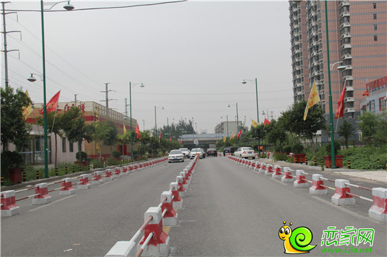 小區(qū)南側(cè)道路實(shí)景圖