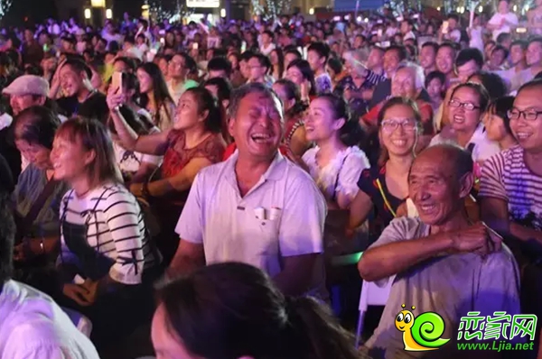 臺下客戶樂的合不攏嘴