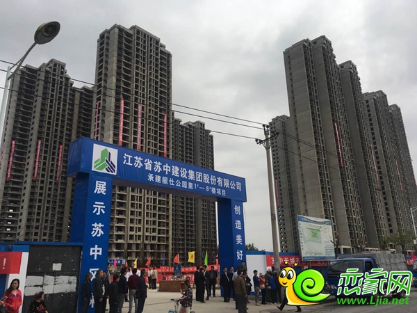 龍仕公園里復(fù)工現(xiàn)場
