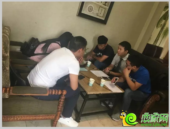 接受置業(yè)顧問專業(yè)講解