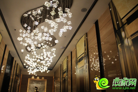 戴斯邯鄲壹號一樓電梯間吊燈