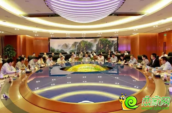 華耀城集團(tuán)2016-2017上半財(cái)年大會(huì)出席領(lǐng)導(dǎo)