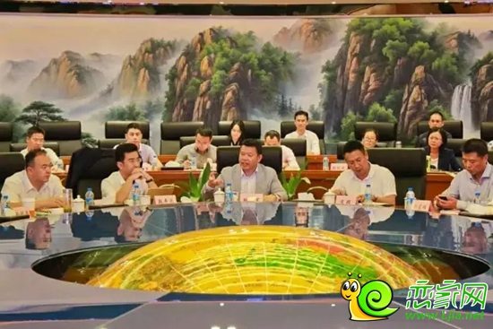 華耀城集團(tuán)執(zhí)行董事兼總裁林賢富在大會(huì)上總結(jié)發(fā)言