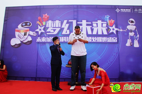 孫明明抽取二等獎(jiǎng)