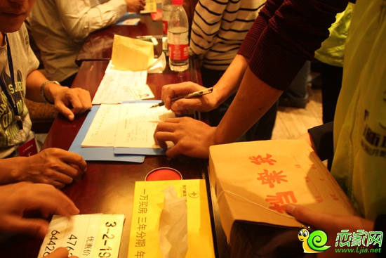 客戶進(jìn)行簽約