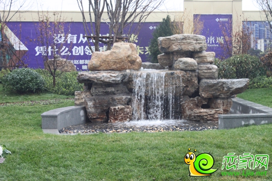 營(yíng)銷中心內(nèi)的園林示范區(qū)