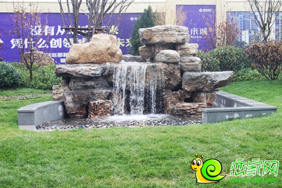 園林示范區(qū)中的假山流水