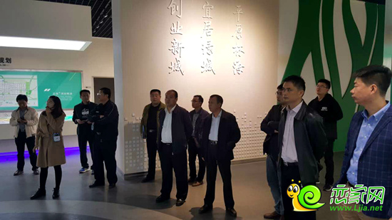 聽工作人員介紹邱縣的發(fā)展