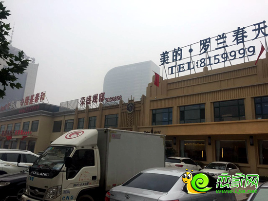 未來城、榮盛觀邸、羅蘭春天三個售樓部在一起