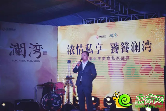 項(xiàng)目領(lǐng)導(dǎo)上臺(tái)致辭并歡迎來賓到來