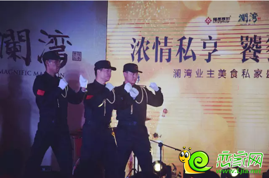 物業(yè)的軍體拳展示