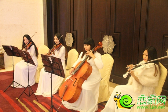 暖場(chǎng)的四重奏表演