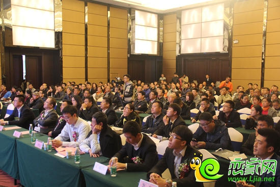 等待開場的來賓及出席活動的領導