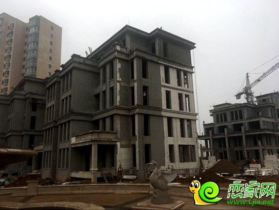 外立面建設(shè)中的東城一號(hào)