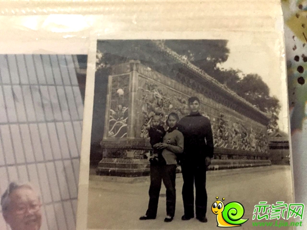 張奶奶探親時(shí)合影照片