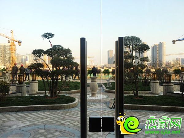 恒大翡翠華庭會所陽臺實(shí)景圖
