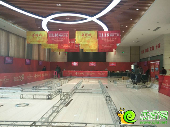 華耀城營(yíng)銷中心內(nèi)