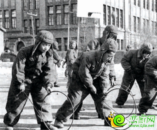 充滿回憶的滾鐵環(huán)