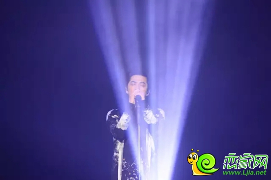 李健深情演唱