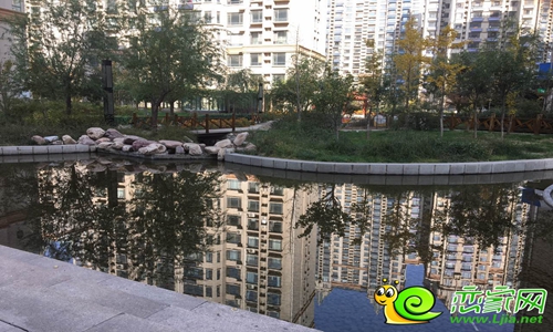 小區(qū)人工內(nèi)湖