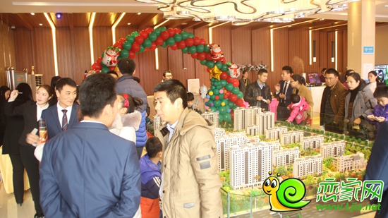 周末羅蘭春天城市展廳的到訪者