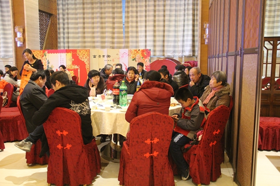提前到場(chǎng)等待的業(yè)主