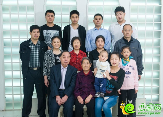 部分參與全家福征集的照片