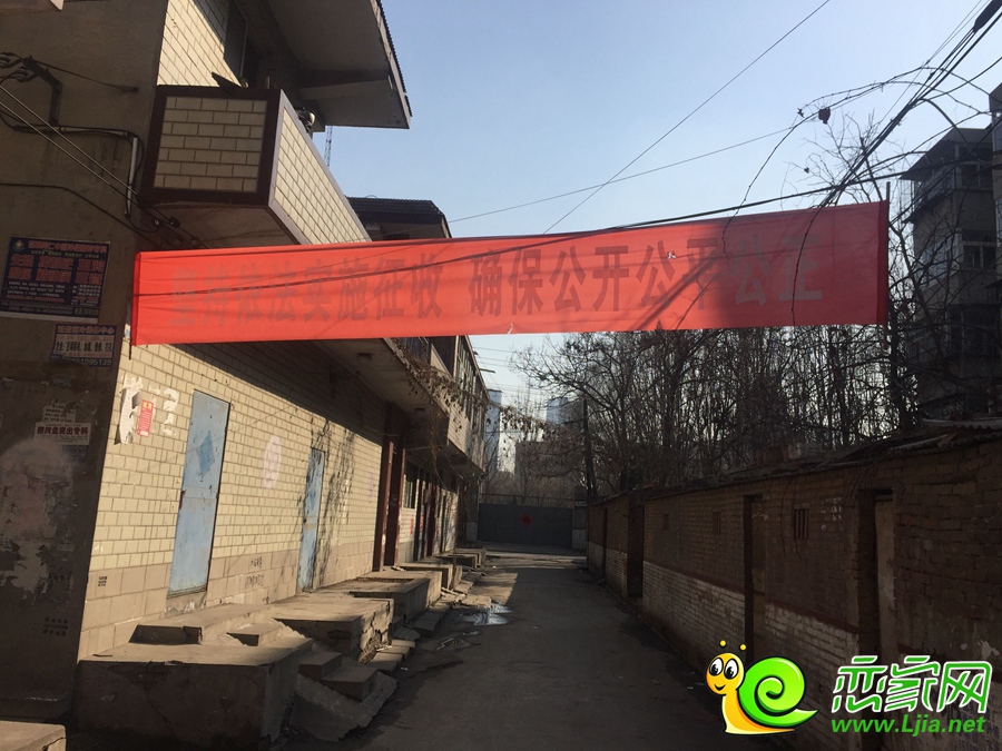 春廠村中隨處可見的條幅