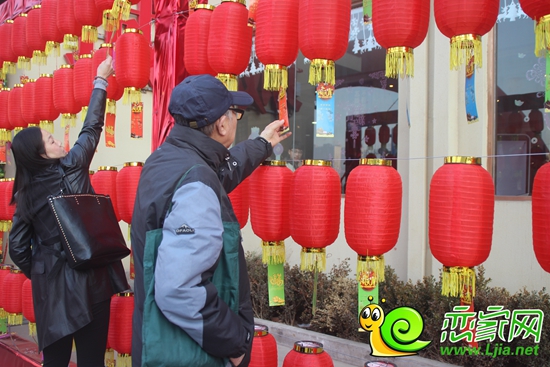 參與猜燈謎的到訪者