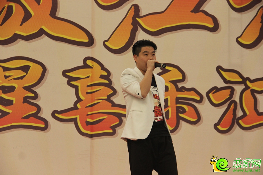 趙小龍進行傾力演出