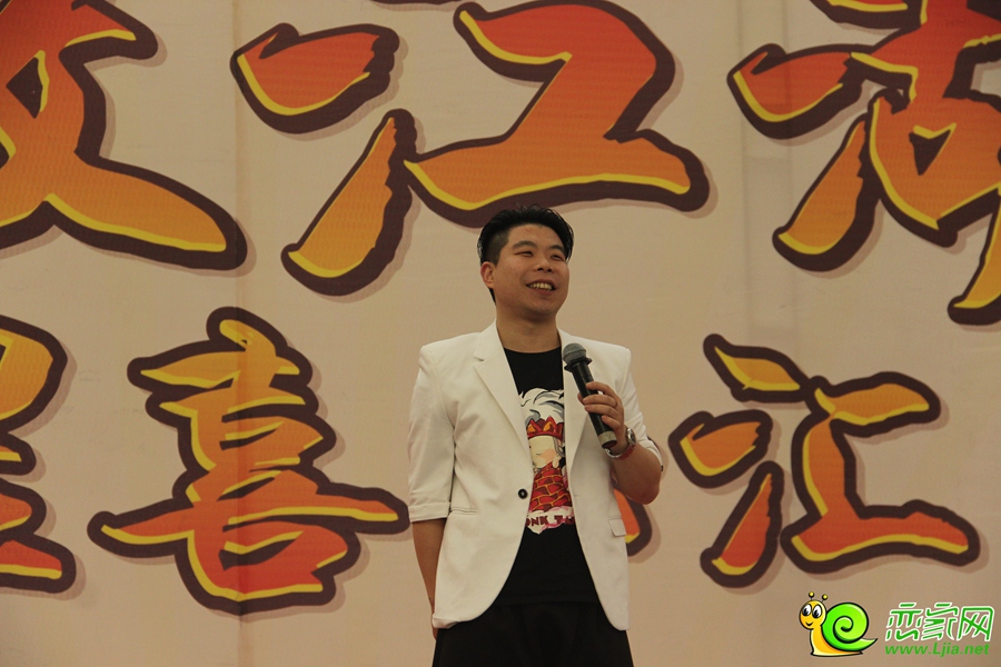 趙小龍進行傾力演出