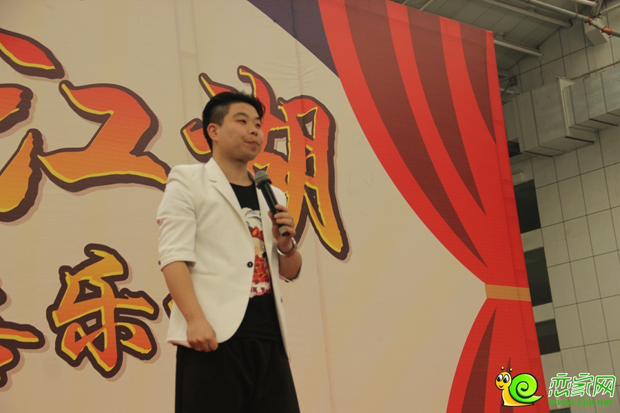 趙小龍進行傾力演出