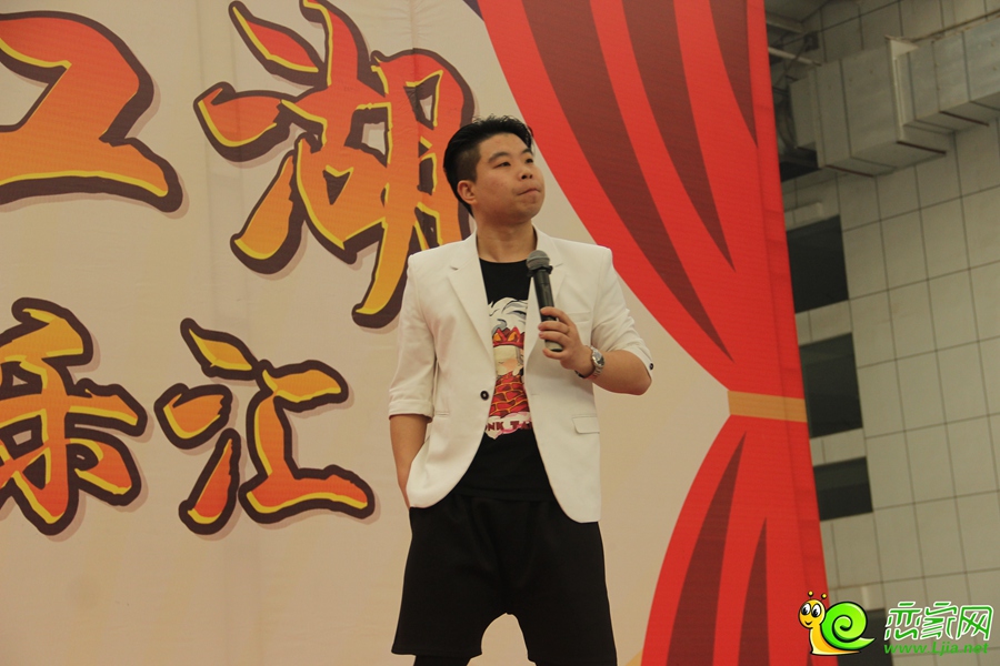 趙小龍進行傾力演出