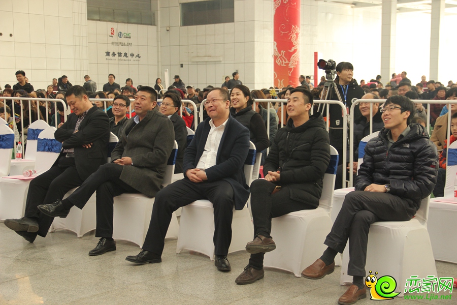 現(xiàn)場領(lǐng)導觀看演出