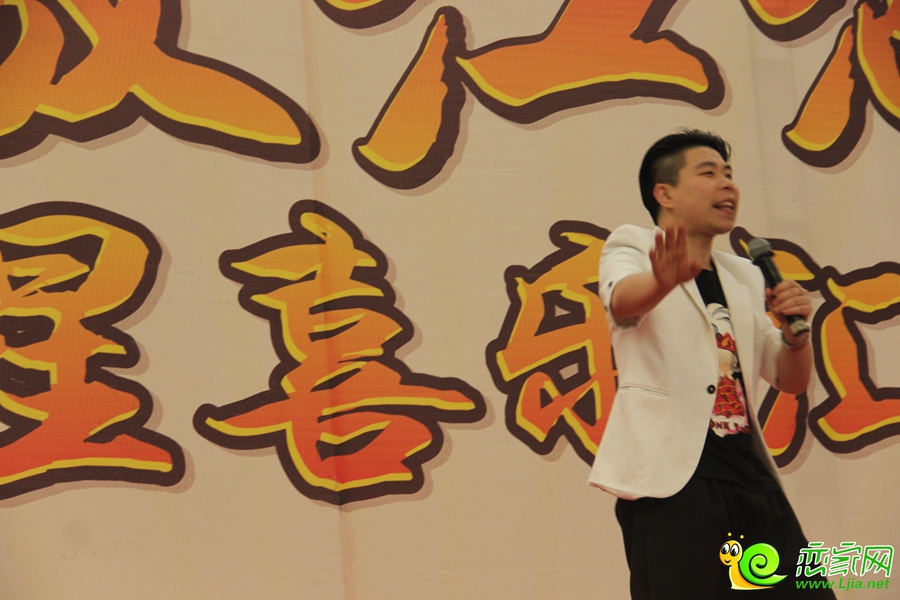 趙小龍進行傾力演出