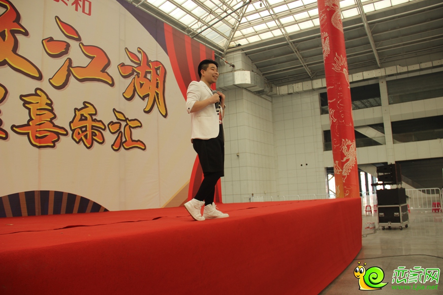 趙小龍進行傾力演出