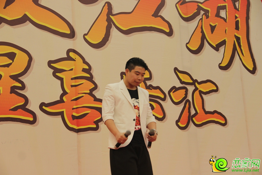 趙小龍進行傾力演出