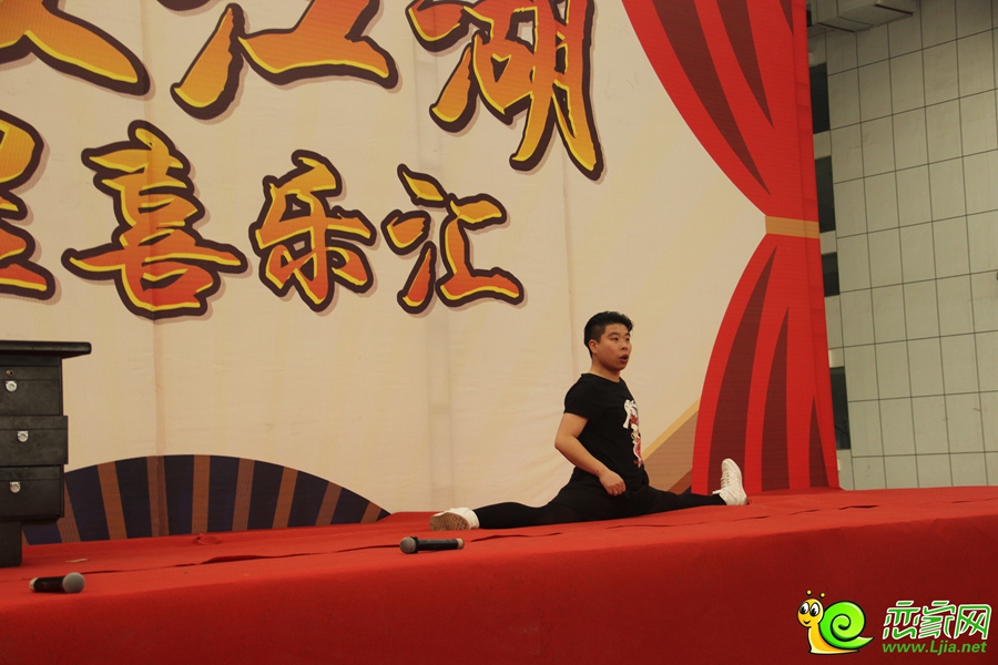 趙小龍進行傾力演出