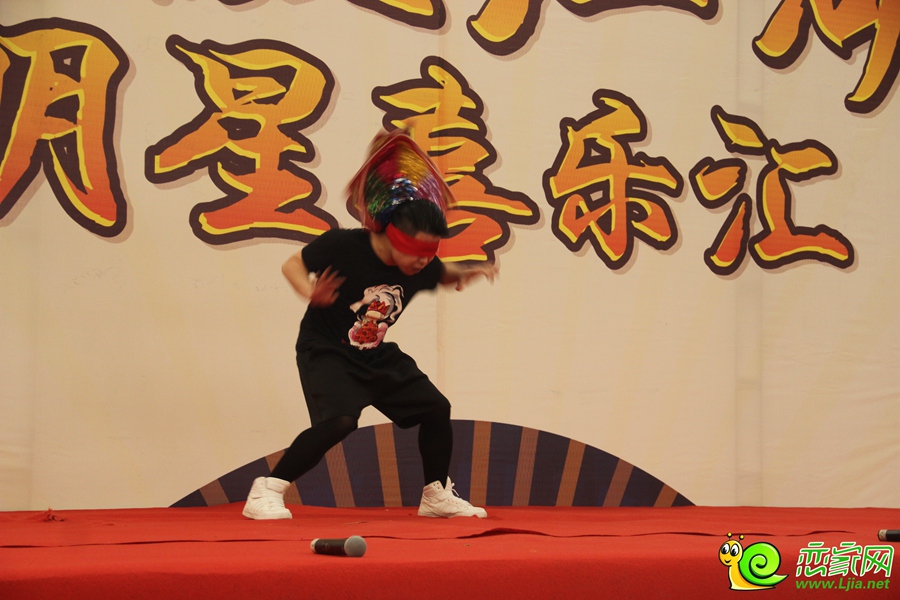 趙小龍進行傾力演出