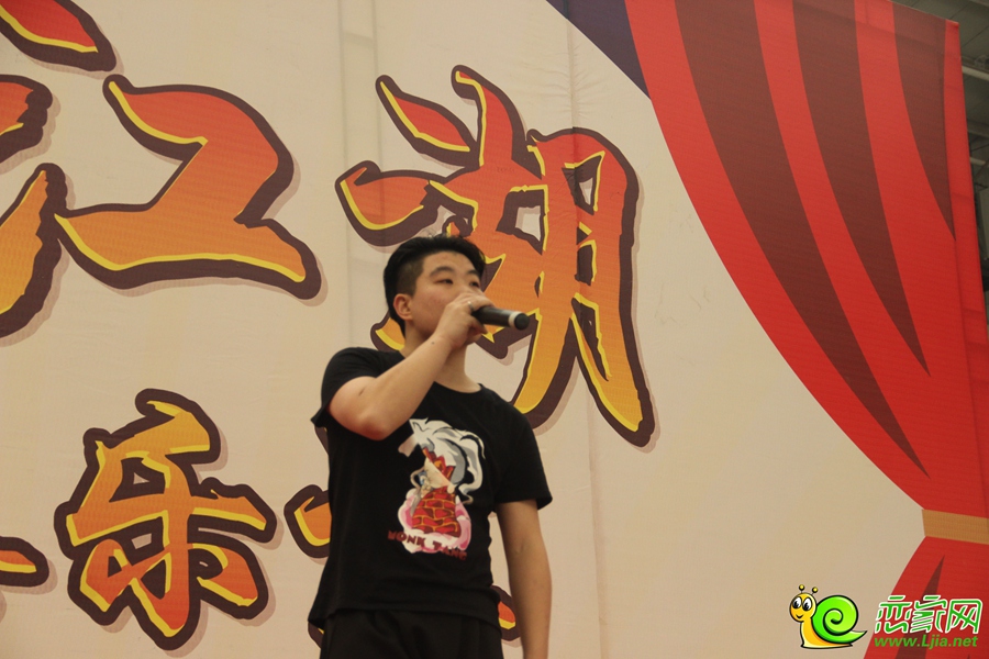 趙小龍進行傾力演出