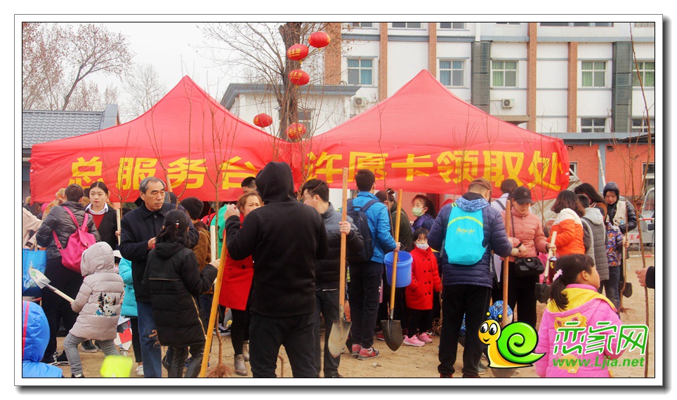 領(lǐng)取鐵鍬的朋友們