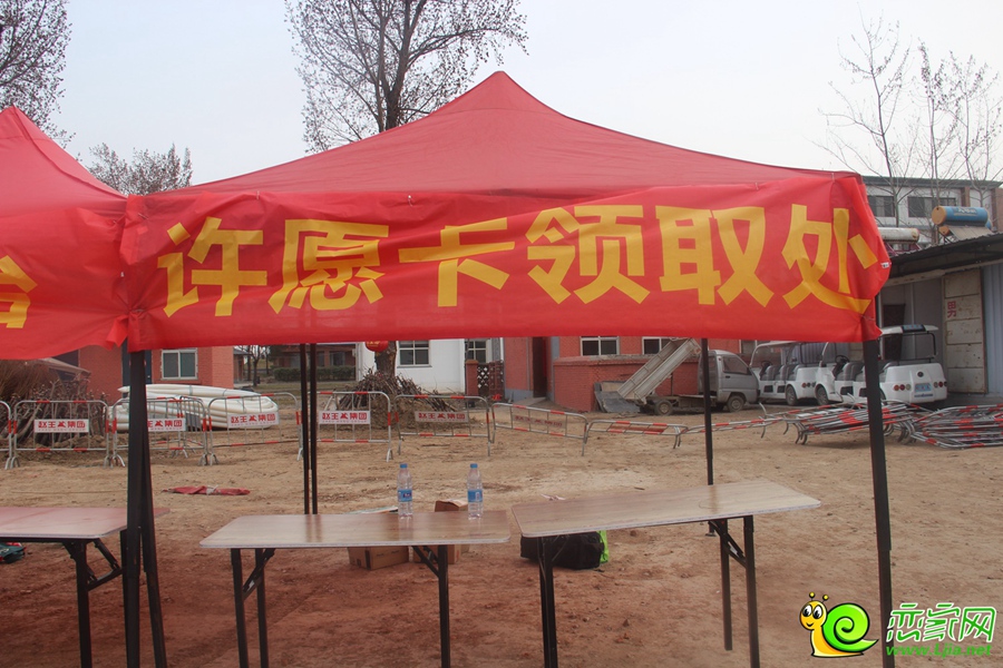 工作人員提前到場進(jìn)行準(zhǔn)備