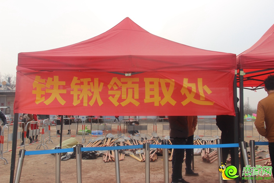 工作人員提前到場進(jìn)行準(zhǔn)備