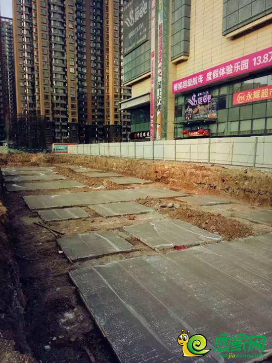 1號樓東段基礎(chǔ)墊層澆筑完成