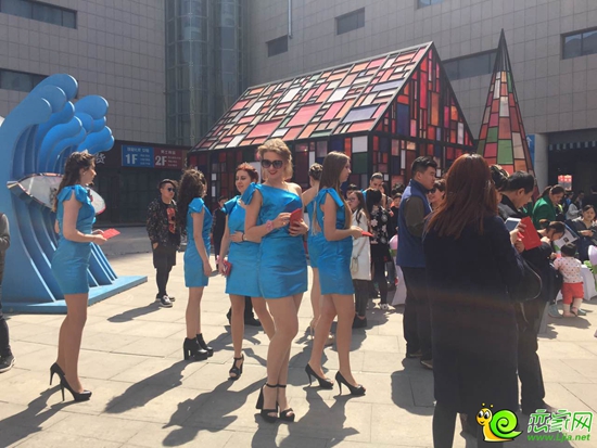 外國美女降臨天鴻廣場